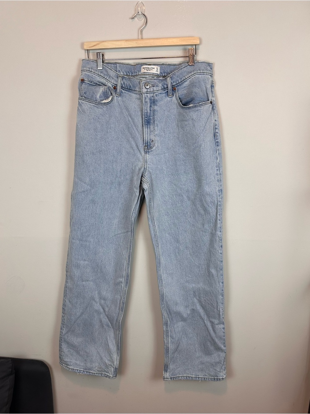 Abercrombie 90s Relaxed Jeans High Rise Light Wash Size 31 Regular